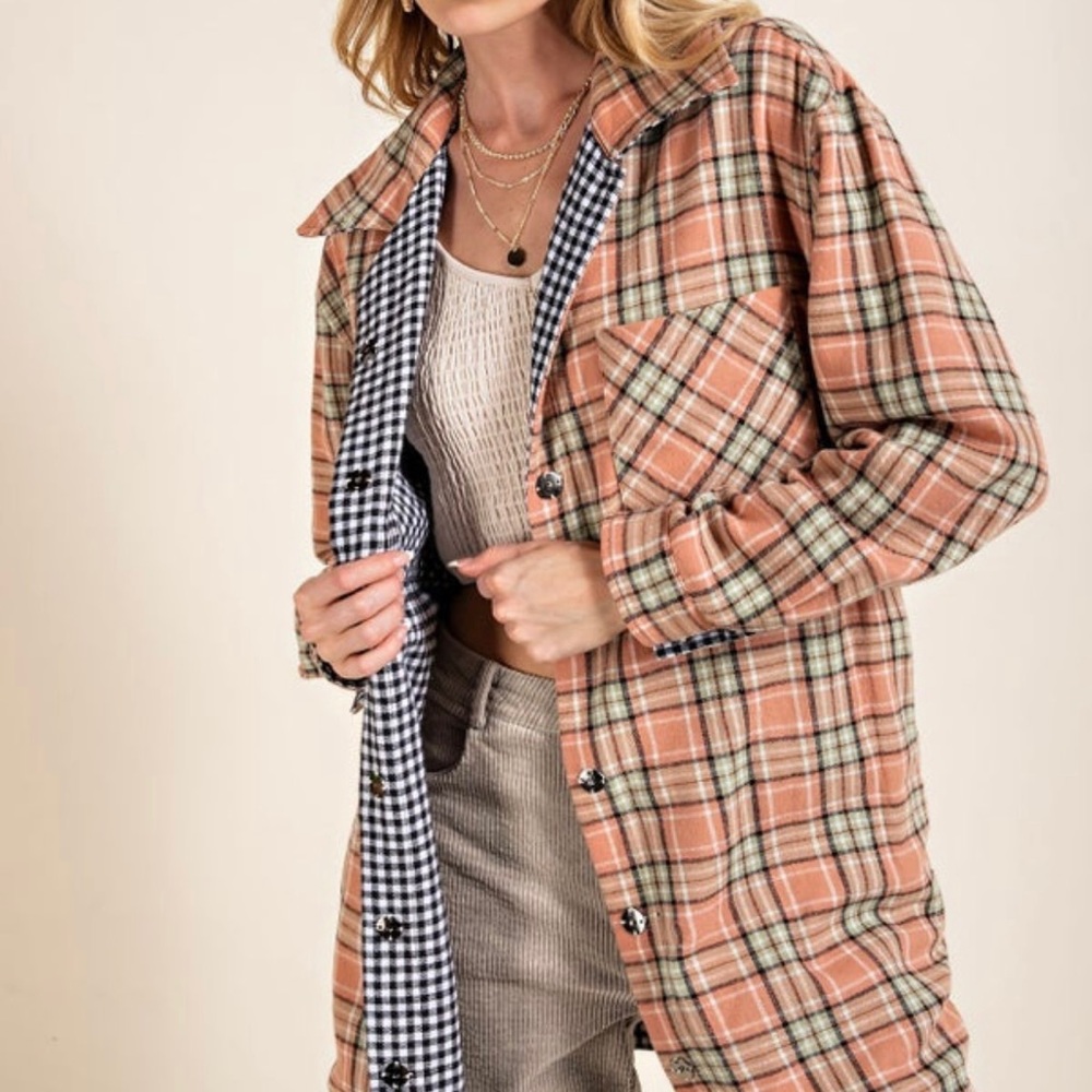 NWT 143 STORY PINK PLAID NAVY GINGHAM REVERSIBLE SHACKET IN SIZE MEDIUM